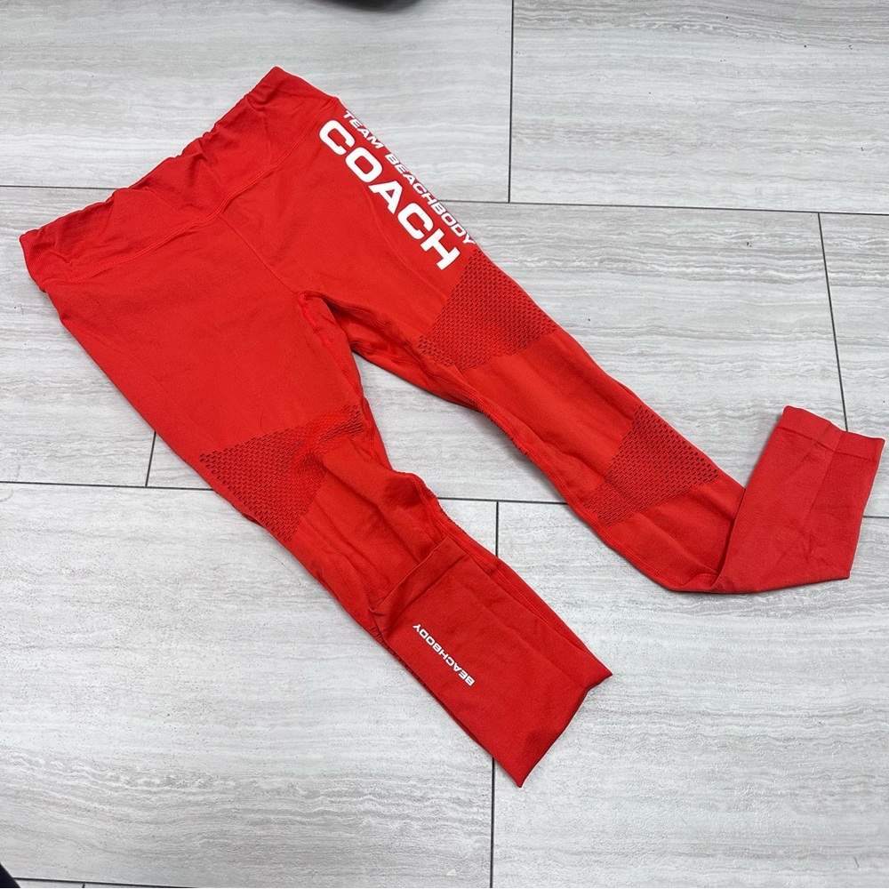 Beachbody coach leggings